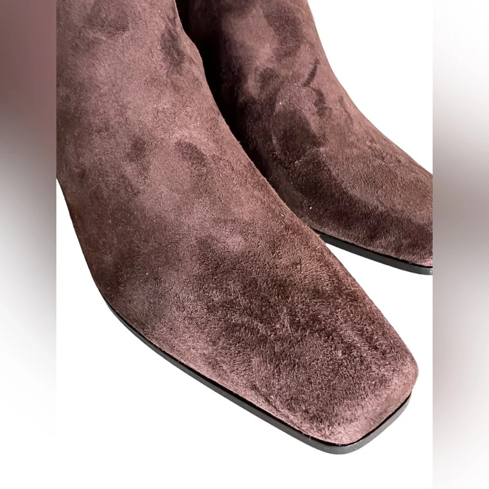 🤎 NIB! Donald Pliner Suede Stud Booties - Picture 2 of 13